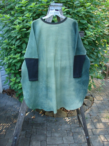 Barclay Thermal Contrast Revival Top in Mottled Field Moss, displayed on a swinger, featuring contrasting ribbed sleeves and neckline, showcasing the unique A-line shape with side vents.