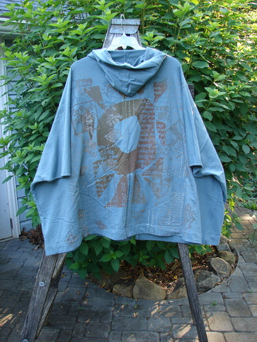 Barclay NWT Hooded Postcard Zipper Jacket Vest Rear Tree Love Delaware Green OSFA displayed on a wooden stand, showcasing its generous hood, dolman shoulders, full zipper, and distinctive rear tree design.