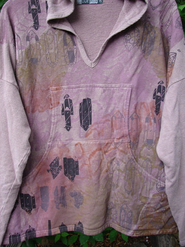 Barclay Cotton Hemp Roo Pocket Hoodie Pullover Crystal Mauve OSFA features a cozy fleece material with a distinctive kangaroo front pocket, generous A-line shape, and domain shoulders, embodying vintage Blue Fish style.