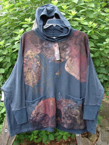 Barclay NWT Cotton Hemp Hooded Folklore Pullover Beach Bird Atlantic OSFA displayed outdoors, highlighting its cordless hood, ribbed cuffs, wide flared swing, and dual painted pockets, embodying Bluefishfinder.com's unique vintage style.