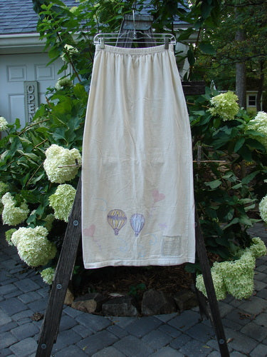 1999 Straight Skirt Air Balloon Natural Size 0: Organic cotton skirt with hot air balloon designs, full elastic waistband, straight shape.