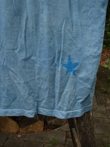 Barclay Tournesol Tunic Flower Power Mottled Day Sky OSFA displayed on a mannequin, showcasing its drop shoulders, loose three-quarter sleeves, rounded neckline, and hemline longer at the back.