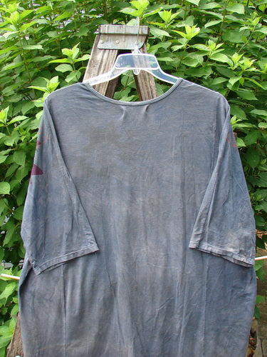 Barclay Tournesol Tunic Gull Flock Mottled Night Sky OSFA displayed outdoors. Features include drop shoulders, loose three-quarter sleeves, rounded neckline, and varying hemline. Perfect for creative expression.