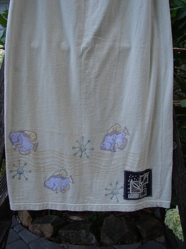 1999 Straight Skirt Fish School Dust Size 0: Organic cotton skirt adorned with painted fish near the hem, featuring a full elastic waistband and a straight shape. Perfect condition from the 1999 Summer Collection.