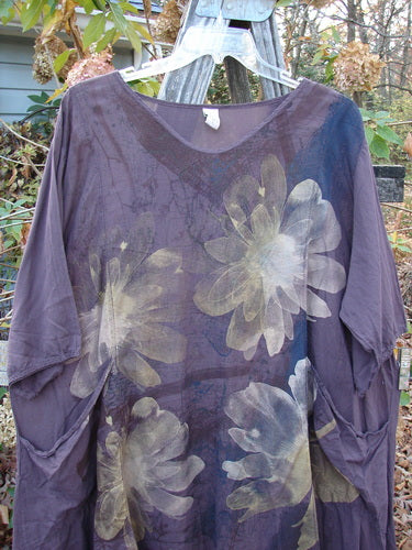Barclay Linen Drawback Pocket Tunic Golden Daisy Plum Size 2, featuring a floral pattern on a lightweight, short-sleeved design. Perfect for expressing individuality with vintage charm from BlueFishFinder.com.