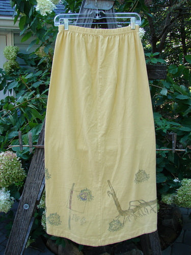 1998 Botanicals Corolla Skirt Digitalis Sundial Size 0 features a unique upward curved front, longer rounded back, and classic Digitalis theme paint for a distinctive vintage look.