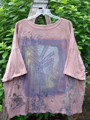 Barclay Center Seam Wide Line Tee Fern Fare Mottled Mauve OSFA, showcasing a generous boxy shape with drop shoulders and a vertical center seam, featuring an organic fern pattern design.