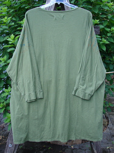 Barclay Art Tee Rose Script Mottled Peapod OSFA displayed on a clothes rack, showcasing its tunic length, drop shoulders, loose three-quarter sleeves, and varying hemlines.