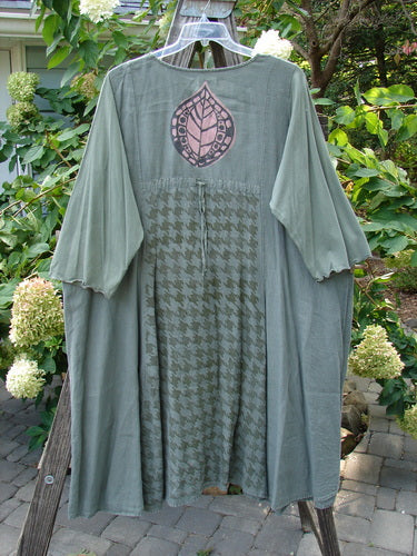 Barclay Cotton Sleeve Upper Pocket Dress Tiny Floral Moss Size 2, featuring a long grey robe with a pink leaf, rounded neckline, sectional panels, and three-quarter length sleeves.