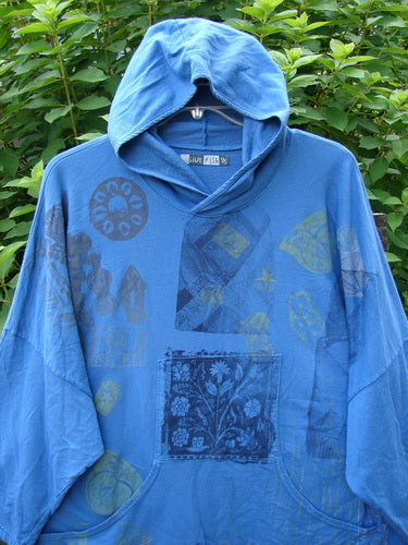 Barclay Dolman Roo Pocket Hoodie Mixed Theme Skylark OSFA features a cordless hood, dolman shoulders, and unique painted pockets. Ideal for fall, its wide flared swing design embodies vintage Blue Fish creativity.