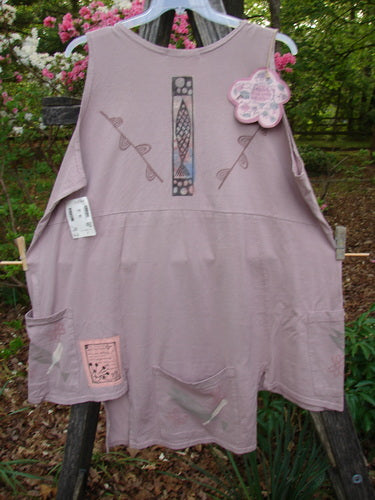 1994 NWT Flower Pot Top Single Fish Patio Rose Size 3, featuring double leaf paint, unique drop pockets, ribbed neckline, and fish-themed details, embodies BlueFishFinder’s vintage creativity and individuality.