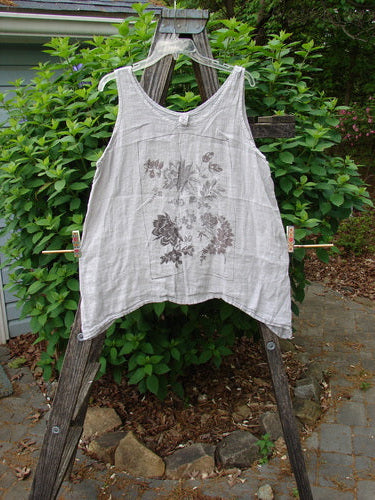 Barclay Linen Atoll Top Floral Blossom Ash Natural Size 0 features a scoop neckline and a-line swing, with blossom-themed paint and flattened edging, showcasing BlueFishFinder's vintage-inspired craftsmanship.