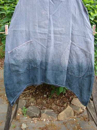 Barclay Linen Contrast Stitch Pocket Pinafore Unpainted Lilac Grey Size 0 showcases a scoop neckline, A-line shape, exterior drop pockets, and contrasting stitches, reflecting Bluefishfinder's vintage-inspired, expressive style.