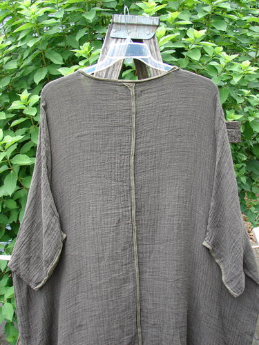 Barclay Gauze Linen Exterior Curve Hi Low Pullover Unpainted Stick OSFA displayed on a wooden stand, showcasing its unique high-low hem and relaxed fit, embodying Bluefishfinder.com's vintage-inspired style.