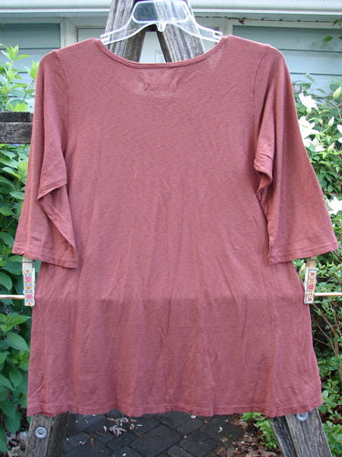 Barclay NWT Slub New Hope Tee Daisy Power Henna Size 1 features three-quarter sleeves, slight hip flare, rounded hemline, and dual curved seams, made from lightweight organic cotton slub for a relaxed fit.