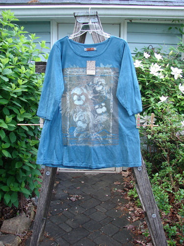 Barclay NWT Modern Slim Tee Top Pansies Mottled Teal Size 1 features three-quarter sleeves, a rounded hemline, and pansy pattern. Designed for a flattering fit, perfect for expressing individual style.