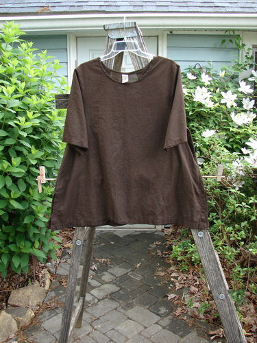 Barclay Short Sleeved Batiste Vented Top Unpainted Rock Size 0 features a deep scoop neckline, A-line shape, vented sides, short sleeves, and cropped length, perfect for summer wear.