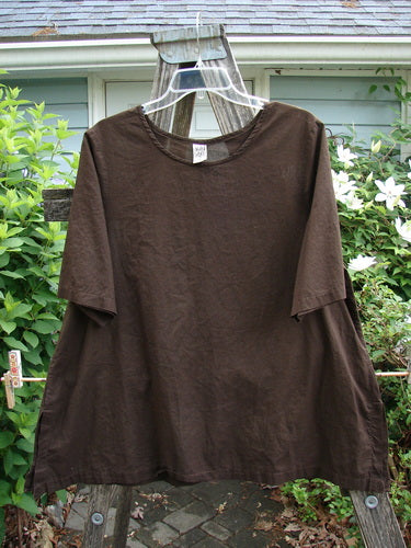 Barclay Short Sleeved Batiste Vented Top Unpainted Rock Size 0 features a deep scoop neckline, short sleeves, vented sides, and a slight A-line fall, showcasing Bluefishfinder.com's vintage-inspired summer collection.