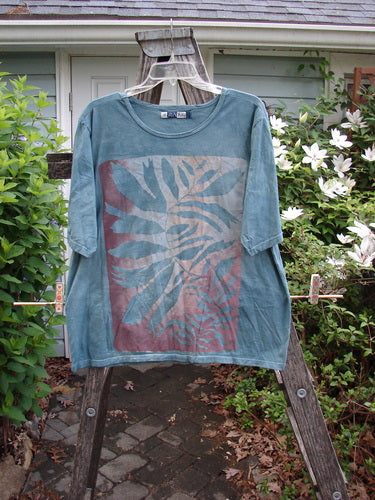 Barclay Fiona Straight Tee Curl Fern Mottled Green Leaf Size 0, featuring a rounded neckline, wide sleeves, and a straight silhouette, exemplifies Bluefishfinder.com's vintage-inspired, artistic clothing line.