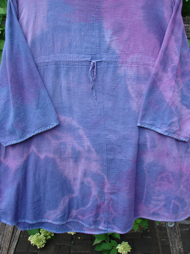 Barclay Gauze Round Bottom Tie Back Pocket Top Mottled Purple Dusk Size 2 features a loose-fitting, tie-dyed tunic with a waist drawstring and swirling patterns, embodying BlueFishFinder's vintage, creative style.