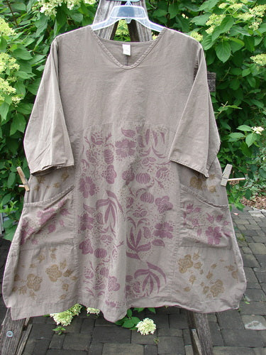 Barclay Percal Urchin Dress Climbing Garden Stripe Rock Size 0: A loose-fitting, knee-length tunic with faded floral prints in dusty mauve and pale gold, featuring large hip pockets and elbow-length sleeves, hanging outside.