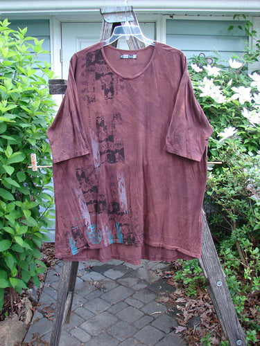 Barclay Tournesol Tunic Side Garden Mottled Burgundy OSFA, features a loose fit with drop shoulders, three-quarter sleeves, rounded neckline, and a varying hemline, ideal for expressing individuality.