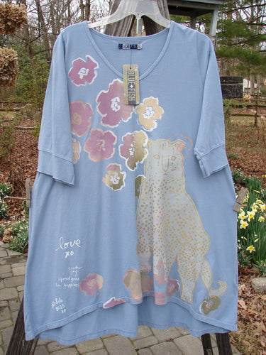 Barclay NWT Three Quarter Sleeve Happiness Tunic Big Kitty Cat Blue Sky Size 0 features a unique big cat art design, drawcord back, shorter front hem, and script along the hem.