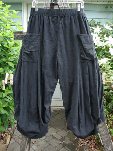 Barclay Linen Tie Bottom Billow Pocket Pant Unpainted Black Size 0 features a full elastic waist, billowing lower fall, and interior tie-up cords, perfectly showcasing Bluefishfinder's unique vintage style and individuality.