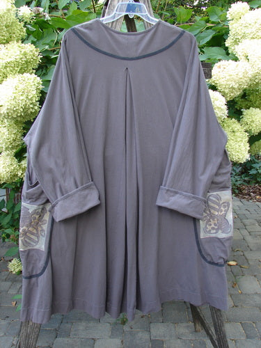 1998 Tiddly Winks Jacket Butterfly Madeira Size 2 features a loose fit, long sleeves, back pleat, rolled cuffs, floral-patch pockets, and decorative buttons, reflecting BlueFishFinder's vintage, creative style.