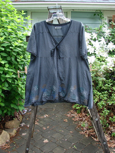 The Barclay Batiste Deep Neck Sailor Tie Tunic Daisy Black Size 2 features a deep V-neck, widening hemline, horizontal shoulder panels, and A-line flair, embodying BlueFishFinder's vintage, expressive style.