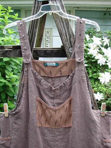 Barclay Linen Adjustable Snap Apron Jumper Playful Chirp Mocha Size 2 features adjustable shoulder straps, a pocketed upper bib, dual side wrap pockets, and a playful birdie design, embodying BlueFishFinder's vintage flair.