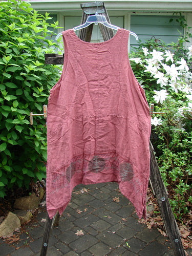 Barclay Linen Quad Pocket Vented Pinafore Twig Russet Size 2 features a unique neckline, quad drop pockets, and curvy seams. The pinafore showcases artistic twig and leaf patterns, enhancing its creative elegance.