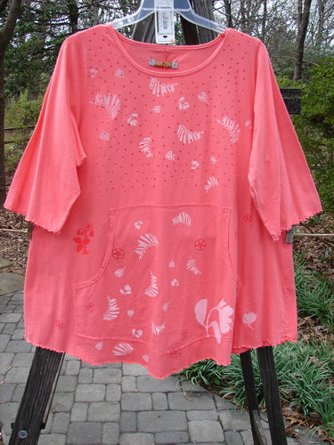 Barclay NWT Three Quarter Sleeved Cafe Pocket Top Fern Fall Geranium Size 1 displayed on a rack, showcasing its feminine neckline, three-quarter sleeves, and double side entry kangaroo pocket.
