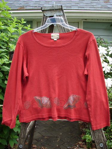 1999 Round Neck Rib Top Seashell Pomegranate Size 2 with a ribbed, knit texture, features a rounded neckline, boxy shape, and flared hemline, showcasing a seashell theme design for layering versatility.