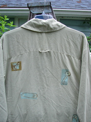 The 2001 NWT P3 Top Junk Drawer Kelp Size 0 features a swing style, six rounded abalone buttons, and a tailored upper back, showcasing Bluefishfinder.com's vintage, creative flair.