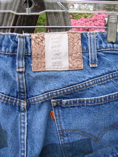 Close-up of 1995 Levi Strauss & Co Denim Blue Jean Travel Dark Stone Wash Size 1, featuring front riveted pockets, a visible label, and rear pockets with the signature orange Levi's tag.