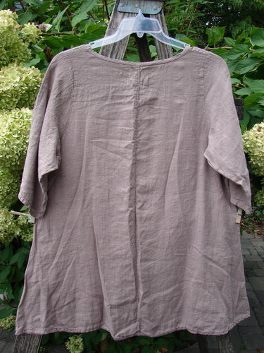 Barclay NWT Linen Lucida Top Moon Fern Oriel Size 0, featuring a flowy A-line shape with almost three-quarter sleeves and a rounded neckline, hangs outdoors, embodying Bluefishfinder.com's vintage style.