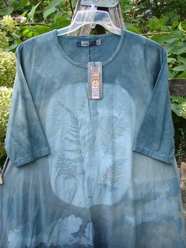 Barclay NWT Wander Tunic Tee Moon Fern Mottled Grey Green Size 0, featuring a loose fit with a pale circular fern-leaf print, displayed on a hanger with BLUE FISH tag and label.