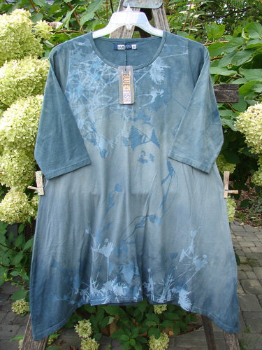 Barclay NWT Wander Tunic Tee in Shadow Blossom Mottled Grey Green Size 0, featuring a loose-fitting tunic style, elbow-length sleeves, abstract floral print, draped on a hanger outdoors.