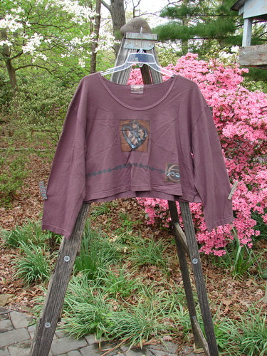 2000 Kell's Top Celtic E Loam Size 1 displayed on a wooden ladder, showcasing its unique shorter boxier shape, bright Celtic letter E theme, signature Blue Fish patch, and flat thinner neckline.