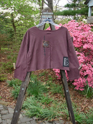 2000 Kell's Top Celtic E Loam Size 1 displayed on a wooden rack, showcasing its shorter, boxier shape, signature Blue Fish patch, and slightly deeper scoop neckline with bright Celtic letter E theme.