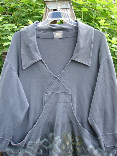 2000 Interlock Peat Bog Top Celtic Turn Cliffshadow Size 2 with a deep V-neckline, unique kangaroo pocket, and double-paneled hemline, showcasing Blue Fish's creative, vintage style.