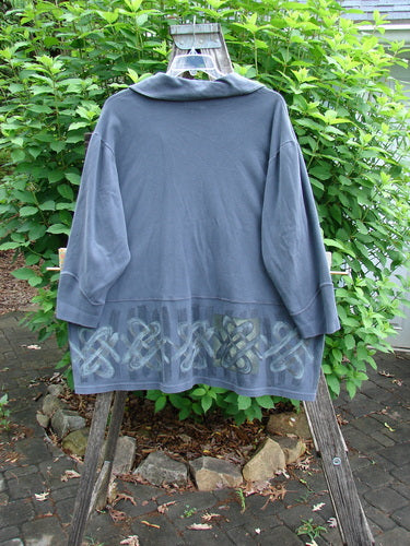2000 Interlock Peat Bog Top Celtic Turn Cliffshadow Size 2: Features a deep V-neck, kangaroo-cut pocket with triangular patch, and unique double-paneled hem and cuffs, embodying vintage Blue Fish Clothing style.
