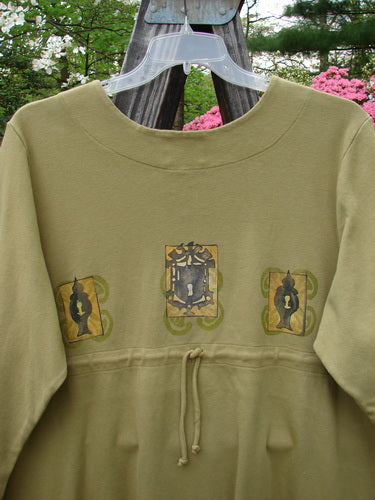 1999 NWT Interlock Scoop Top Celtic Holiday Leaf Size 2 featuring a keyhole design and downward scooped empire waistline, in perfect condition, with rounded neckline and draw cord back.