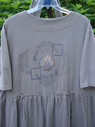 1999 Vintage Button Dress Butterfly Circle Shale Size 2, showcasing intricate butterfly-themed paint, features tiny buttons down the front, larger buttons at the waist, and pockets with pleats for a charming design.