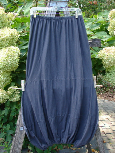 Barclay NWT Sprig Skirt Grid Garden Black Sand Size 0 features a pouf-style design, elastic waist, paneled painted hem, and script garden theme, displayed outdoors against leafy shrubs.