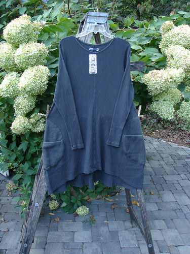 Barclay NWT Thermal Cloud Forest Pocket Tunic Unpainted Smoke Size 0 displayed on a wooden ladder, showcasing its long sleeves, rounded neckline, and large front pockets, set against a natural outdoor background.