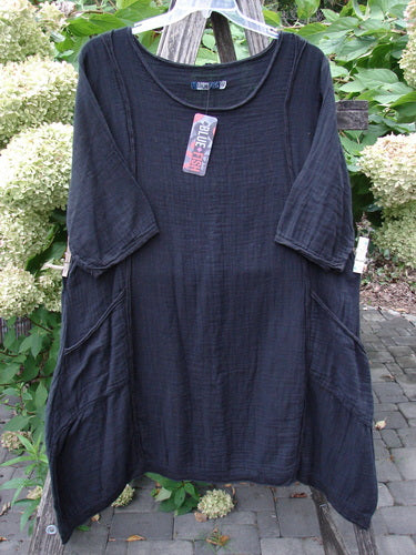 Barclay NWT Gauze Daily Pocket Dress Unpainted Jet Black Size 0 features three-quarter sleeves, A-line shape, large side pockets, and crinkled-cotton texture, hanging on a clear plastic hanger outdoors.