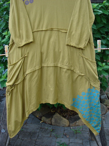 Barclay Raw Seam Vector Tunic Dress Sectional Daisy Yellow Olive Size 0 features raw edges, a rounded V-neckline, and exterior drop pockets, highlighted by a sectional daisy pattern, embodying Bluefishfinder's vintage style.
