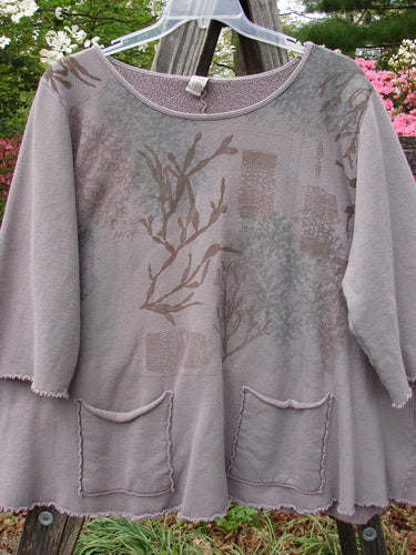 Barclay Fleece Cafe Sweatshirt Poet Garden Shaunting Stone Size 2, featuring a rounded neckline, exterior lower front cargo pockets, flared hemline, and three-quarter length wider sleeves with curly edgings.